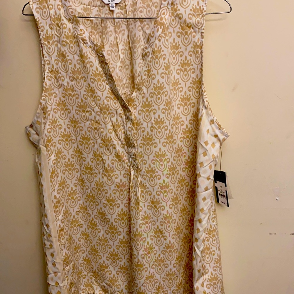 Sleeveless blouse